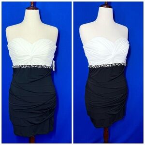 👗NWT🤩|•CITY TRIANGLES•| Sexy Bodycon Strapless Dress Size XL